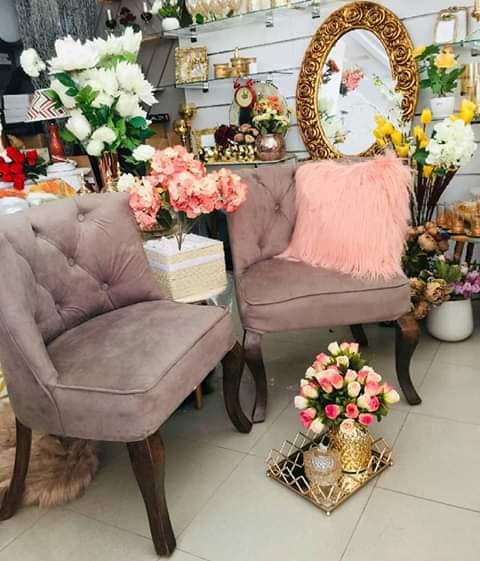 Fauteuil crapaud capitonne – Grège