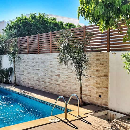 decoration-mur-exterieur-jardin-balcon-tunisie-bois-moderne-bas-prix