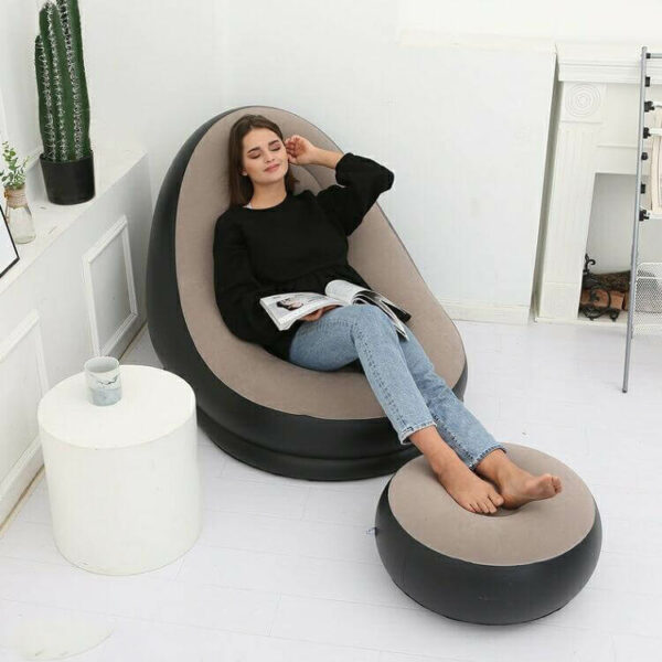 Fauteuil-gonflable-confortable-avec-repose-pied