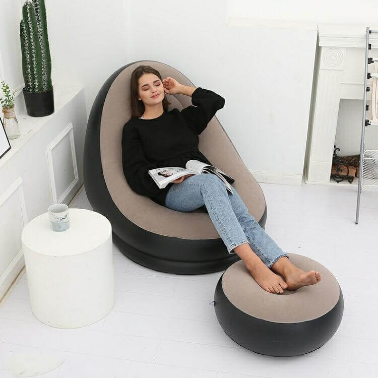 Fauteuil-gonflable-confortable-avec-repose-pied