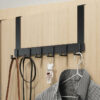 Porte-manteau de porte premium noir 6 crochets installé dans une chambre.
