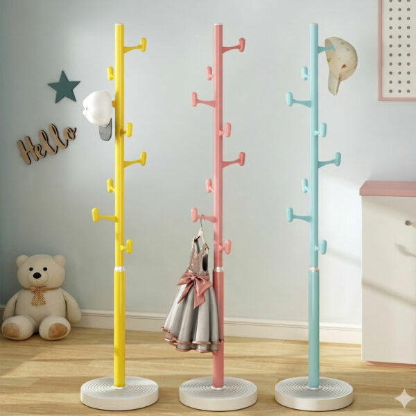 Porte-manteau enfant sur pied moderne en métal coloré (bleu, rose, jaune) pour rangement et décoration chambre enfant Tunisie.