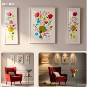 Ensemble de 3 tableaux décoratifs muraux de fleurs rouges et feuillages fait main, suspendus dans un salon lumineux.